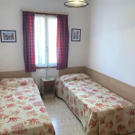 Apartment Seafront With Fenced Yard And Sea Views *