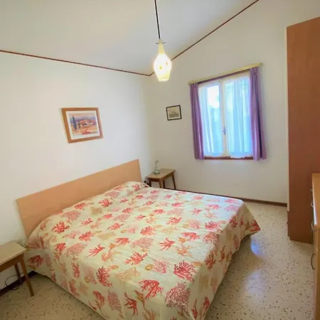 Apartment Seafront With Fenced Yard And Sea Views