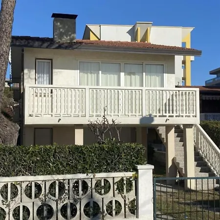 Seafront With Fenced Yard And Sea Views Apartment