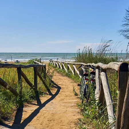 Seafront With Fenced Yard And Sea Views Apartamento *