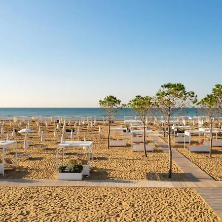 Apartment Seafront With Fenced Yard And Sea Views Bibione