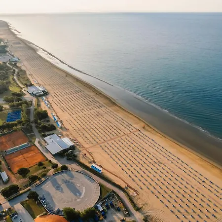 Seafront With Fenced Yard And Sea Views Bibione